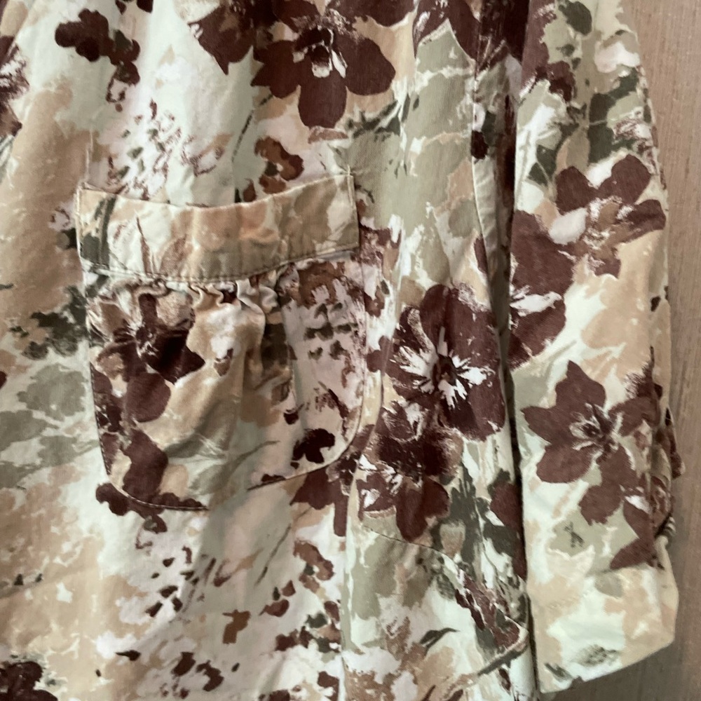 erika Women’s Floral Short Sleeve Shirt - Picture 5 of 6